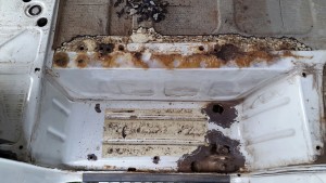 repose-pied avant droit + fixation sièges